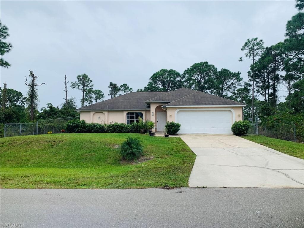 912 moonbeam ST LEHIGH ACRES, FL 33974