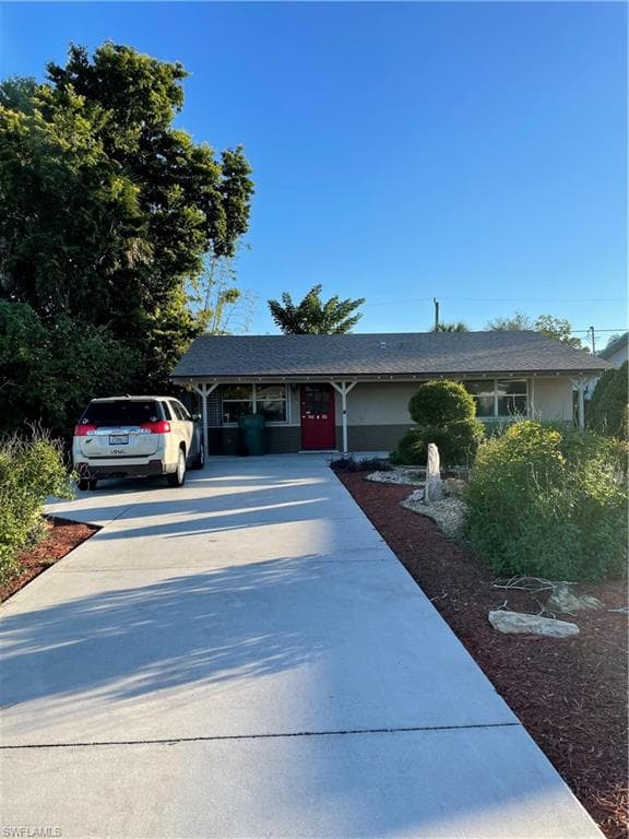 744 106th AVE N NAPLES, FL 34108