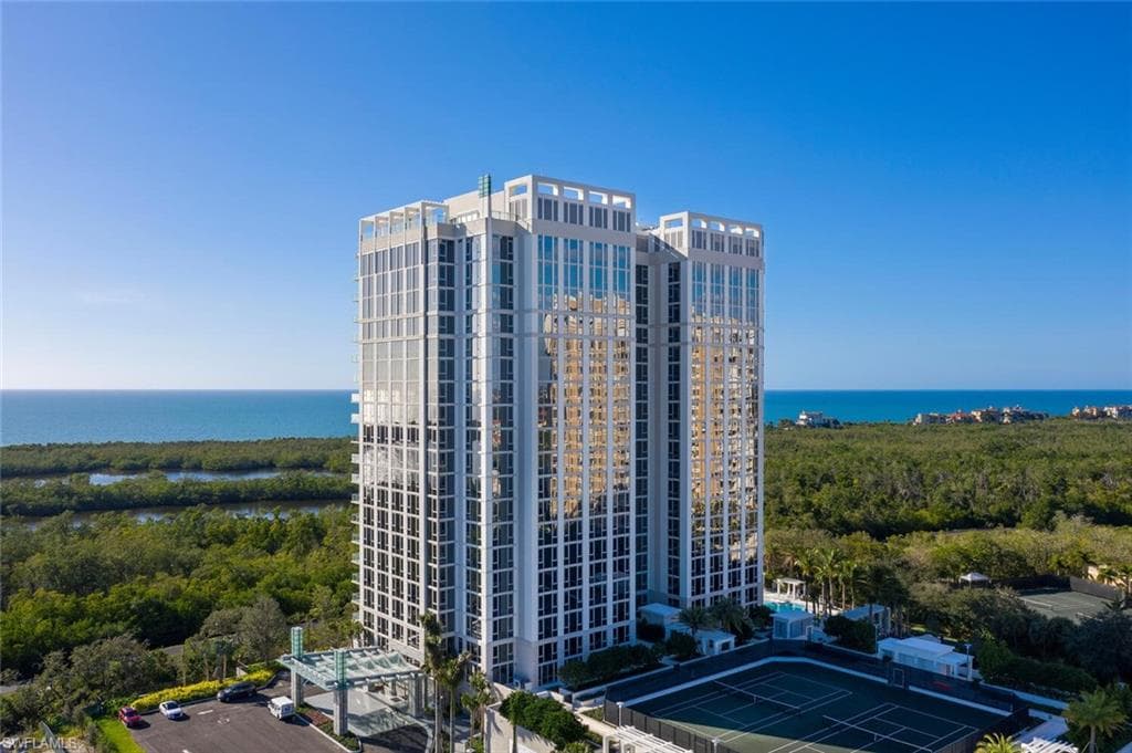 6897 Grenadier BLVD 304 NAPLES, FL 34108