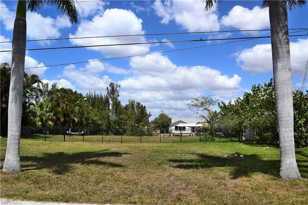 2313 SW 43rd LN CAPE CORAL, FL 33914