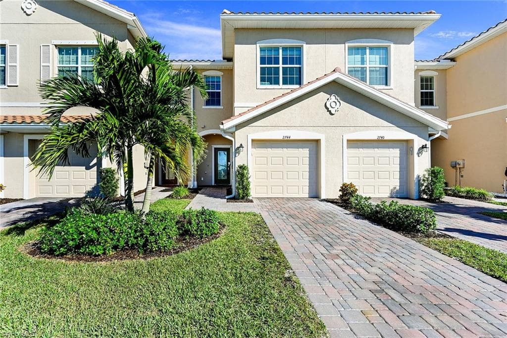 2744 Blossom WAY NAPLES, FL 34120