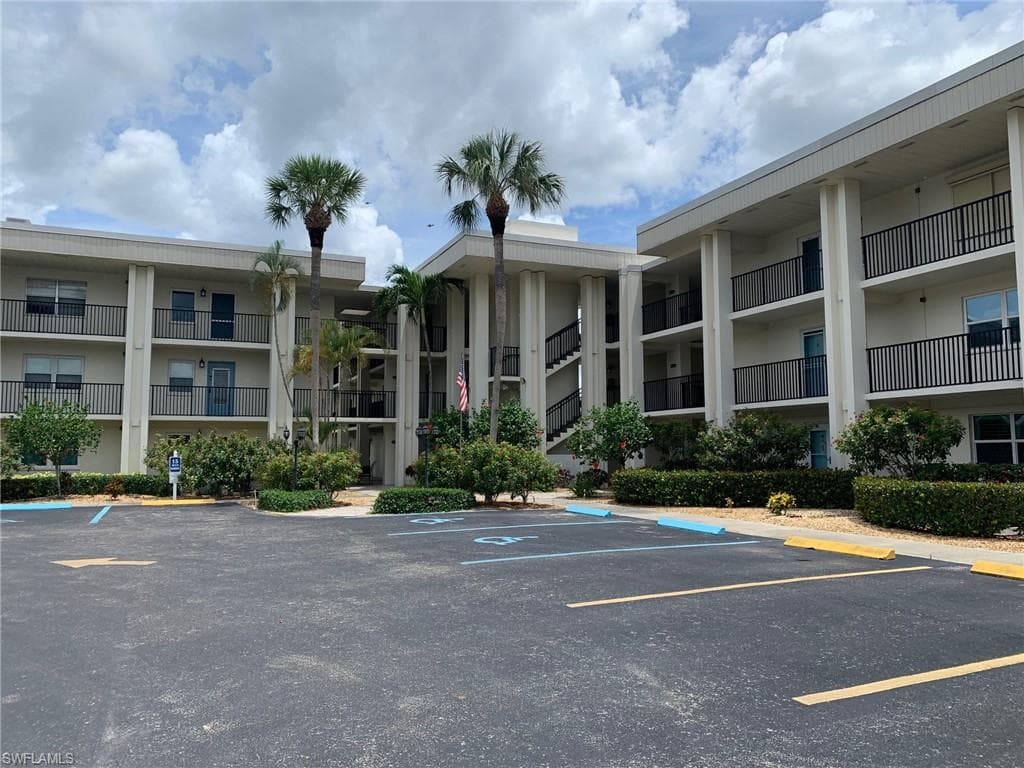 1828 Pine Valley DR 113 FORT MYERS, FL 33907