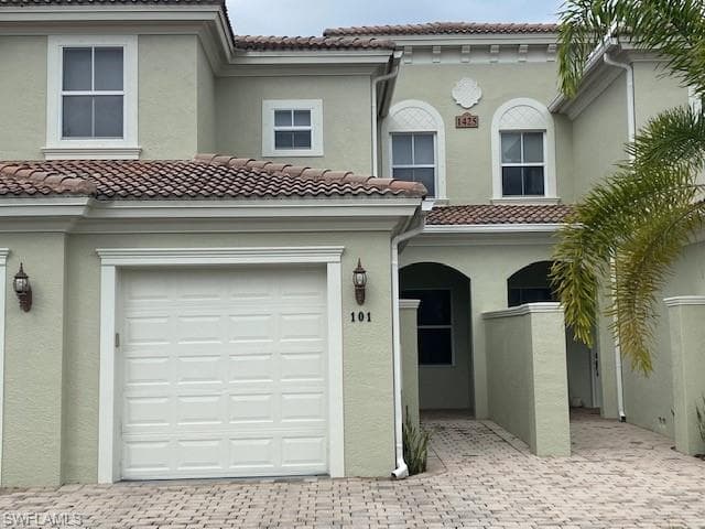 1425 Mariposa CIR 101 NAPLES, FL 34105