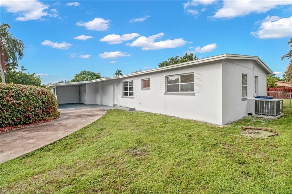 3020 Calvin BLVD FORT MYERS, FL 33901