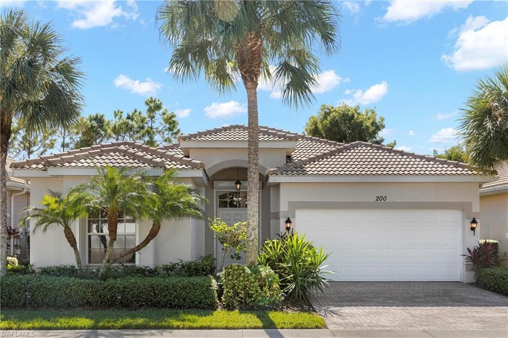 200 Glen Eagle CIR NAPLES, FL 34104