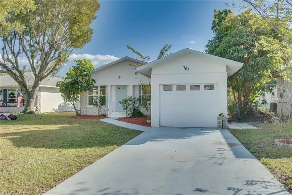 762 97th AVE N NAPLES, FL 34108
