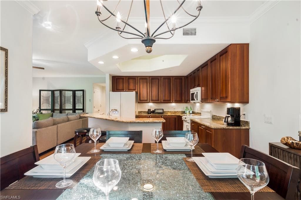 1035 Sandpiper ST F-102 NAPLES, FL 34102