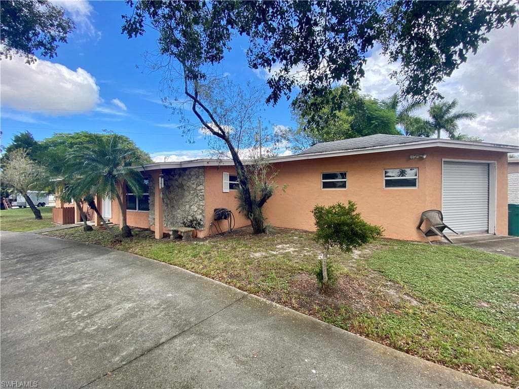 1923 Holiday LN NAPLES, FL 34104