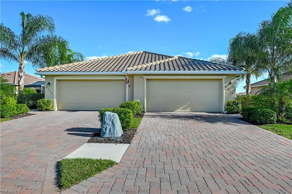 2010 Tamarron LN NAPLES, FL 34120