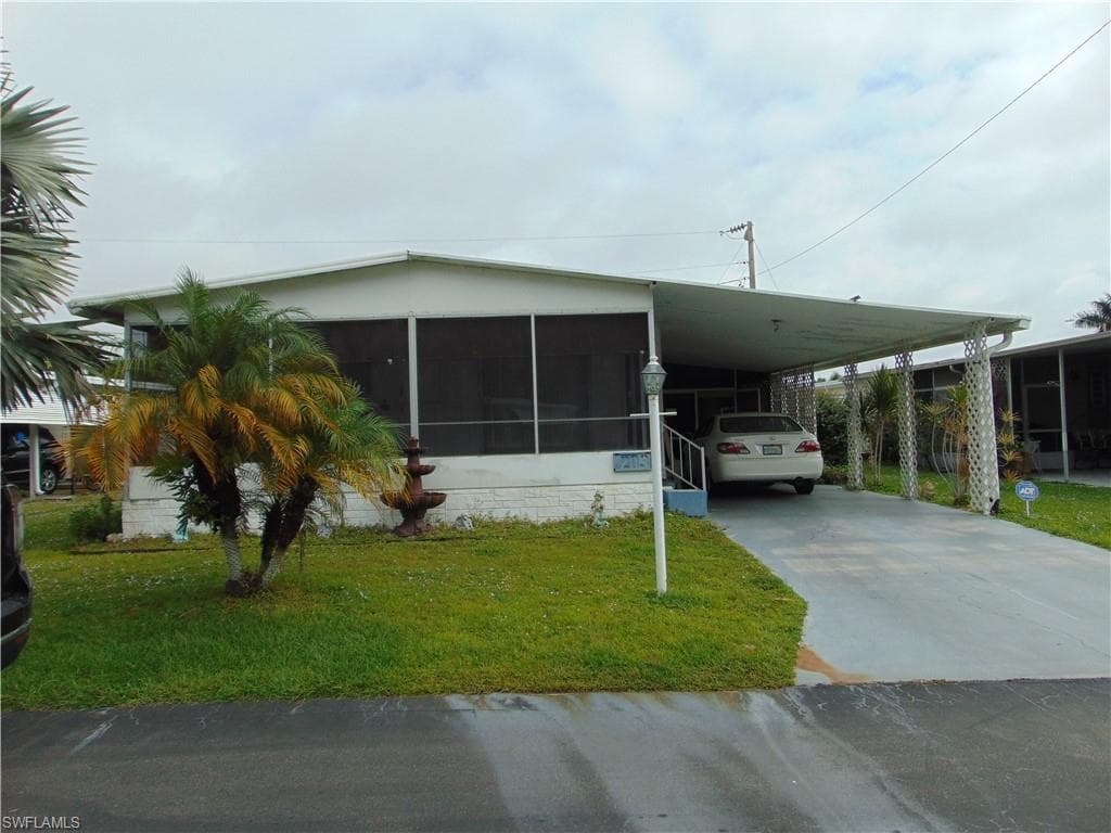 203 Carriage LN NORTH FORT MYERS, FL 33917
