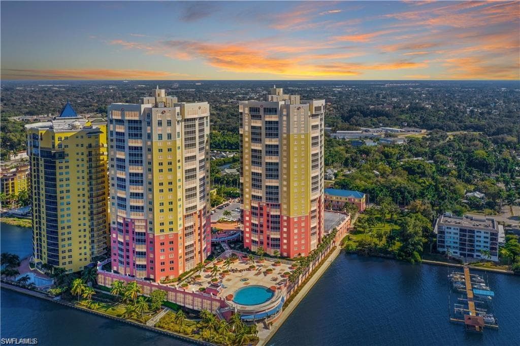 2743 1st ST 2402 FORT MYERS, FL 33916