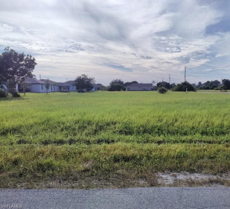 2424 4th ST CAPE CORAL, FL 33993