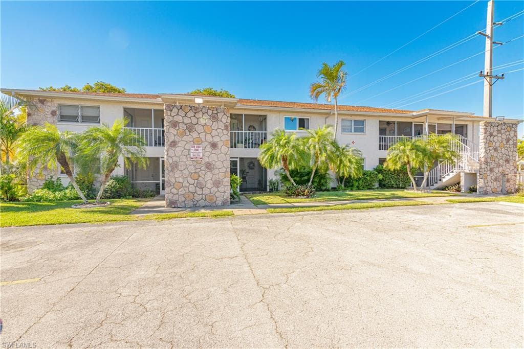 2504 SE 16th PL 102 CAPE CORAL, FL 33904