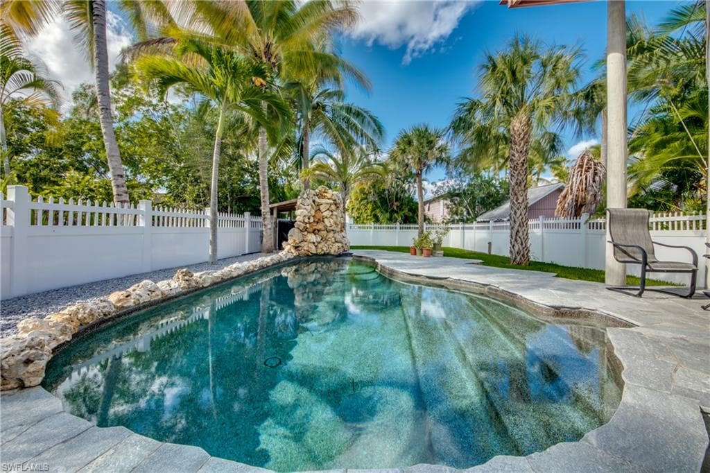 111 Bahia VIA FORT MYERS BEACH, FL 33931