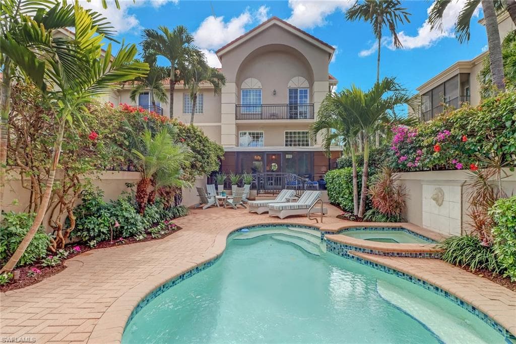 430 10th AVE S 305 NAPLES, FL 34102