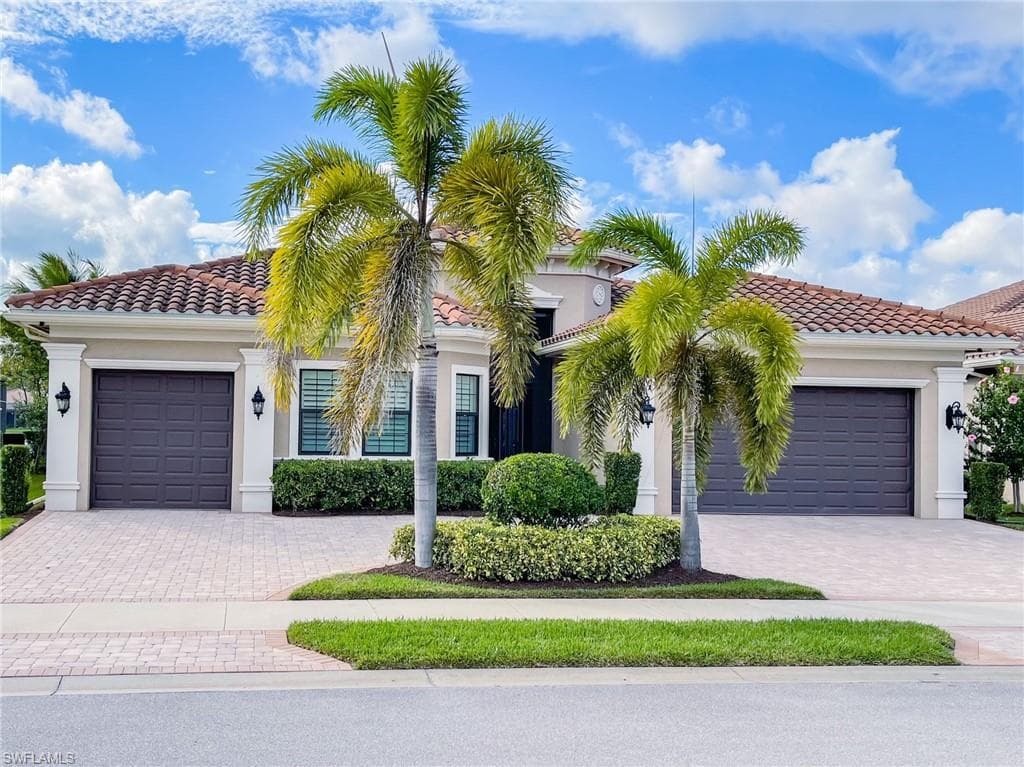 2737 Crystal WAY NAPLES, FL 34119