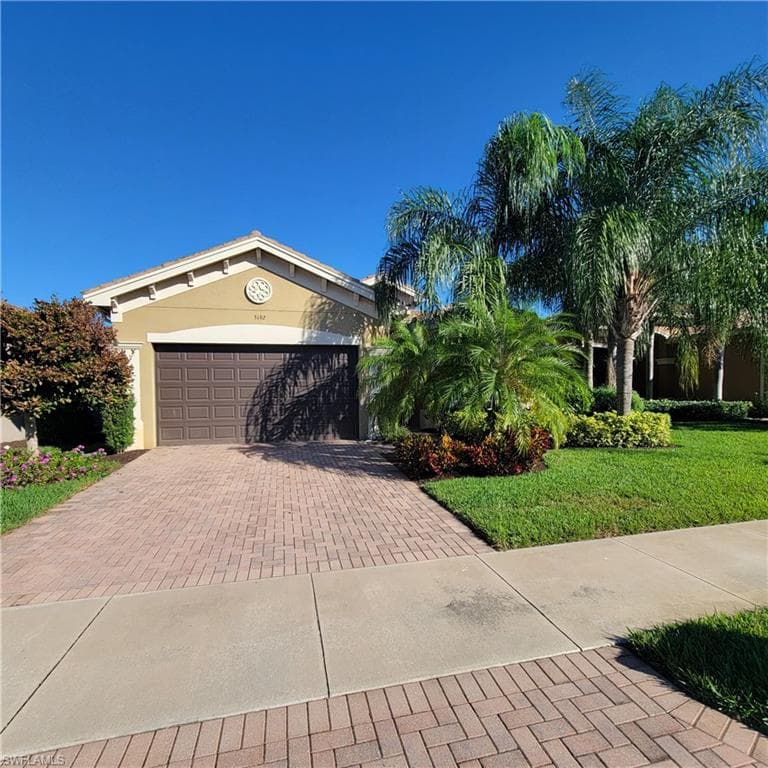 3192 Pacific DR NAPLES, FL 34119