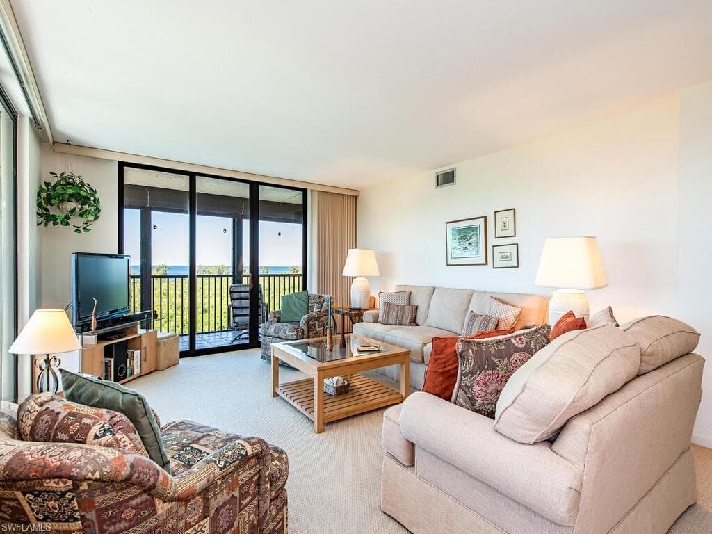 15 Bluebill AVE 802 NAPLES, FL 34108
