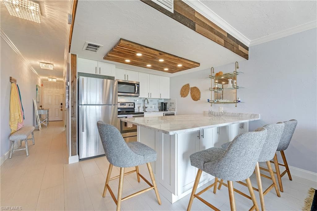 260 Southbay DR 102 NAPLES, FL 34108