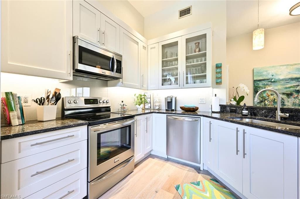 589 Beachwalk CIR P-203 NAPLES, FL 34108