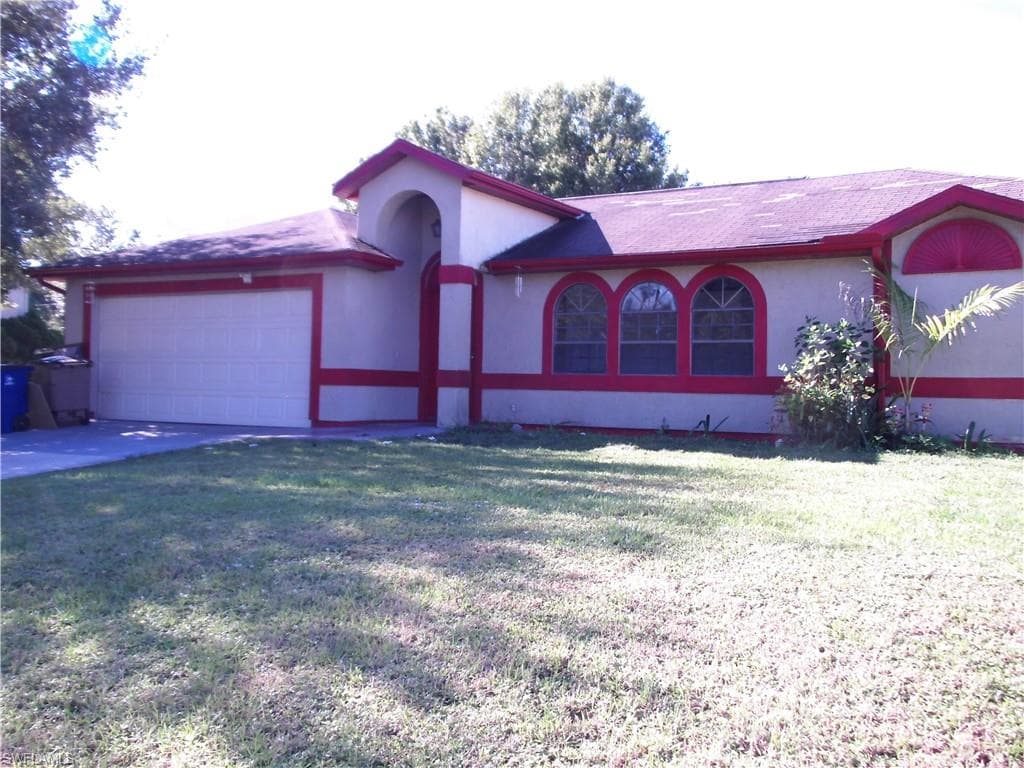5001 Lee CIR N LEHIGH ACRES, FL 33971