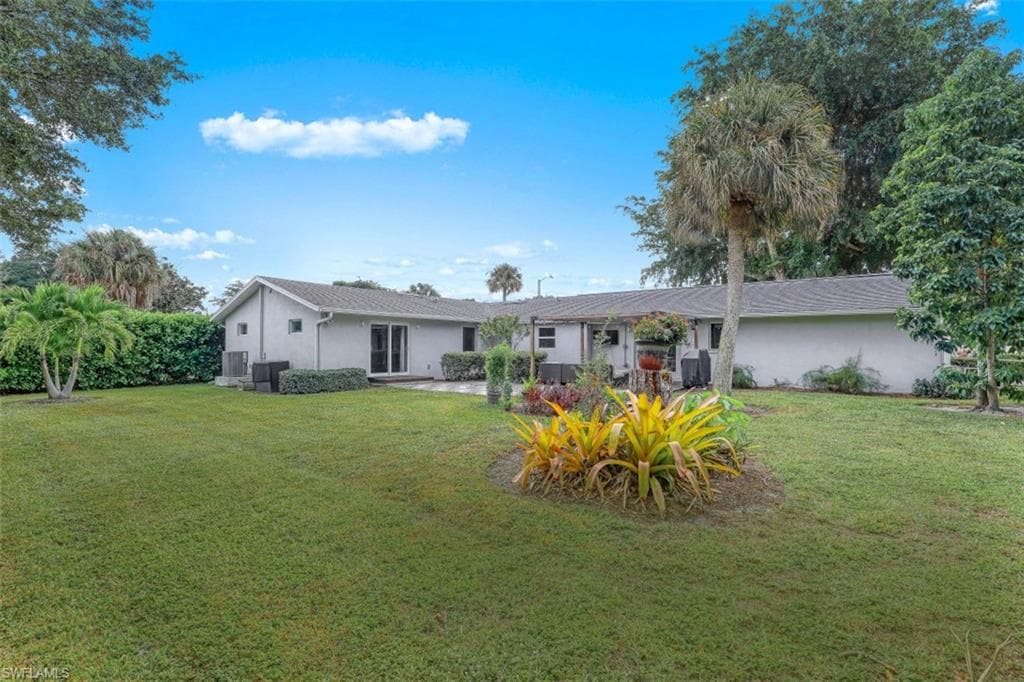 2697 Outrigger LN NAPLES, FL 34104