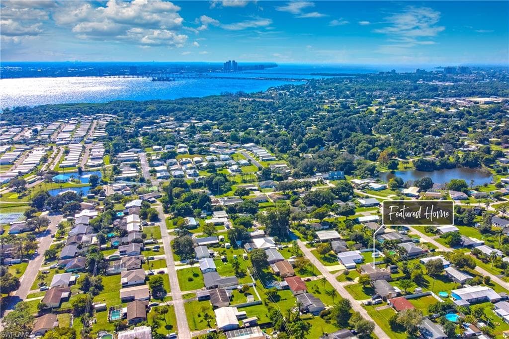 1385 Pine AVE NORTH FORT MYERS, FL 33917