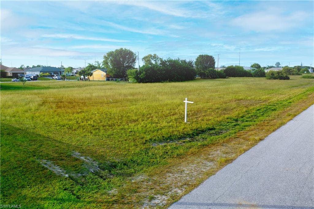 2220 NE 7th PL CAPE CORAL, FL 33909
