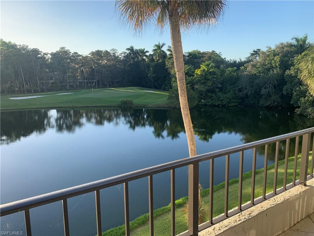 102 Clubhouse DR I-375 NAPLES, FL 34105