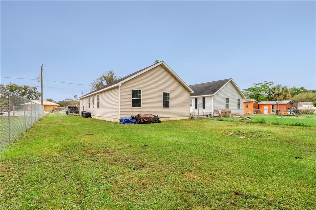 94 Diana AVE FORT MYERS, FL 33905