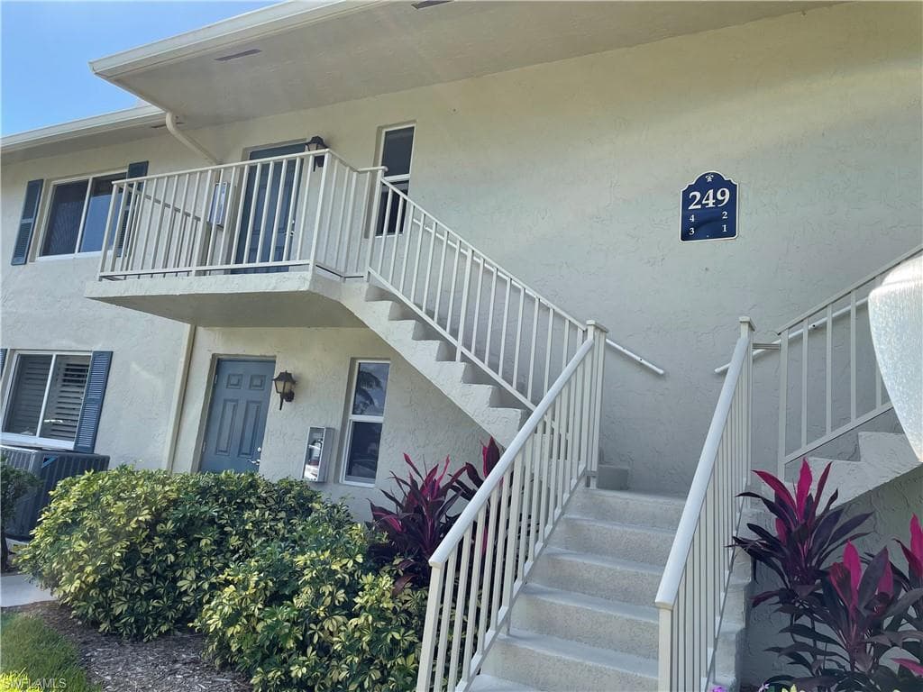 249 Memory LN 4 NAPLES, FL 34112