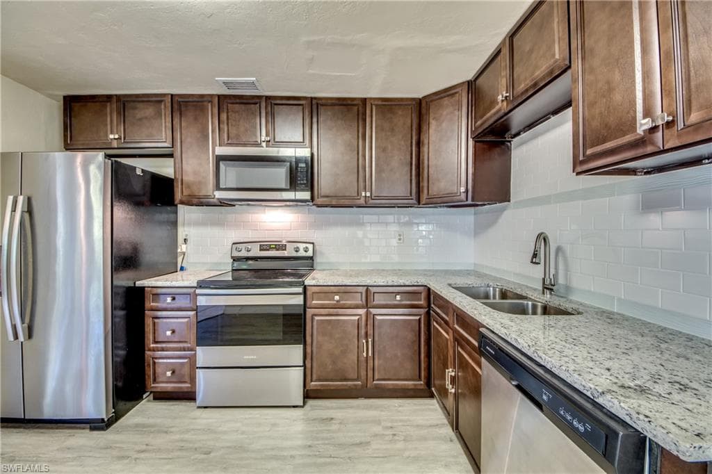 1722 Linhart AVE FORT MYERS, FL 33901
