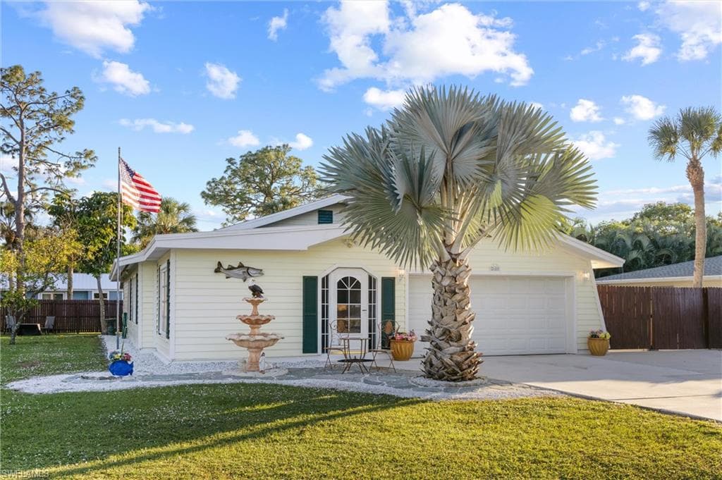 2600 Clipper WAY NAPLES, FL 34104