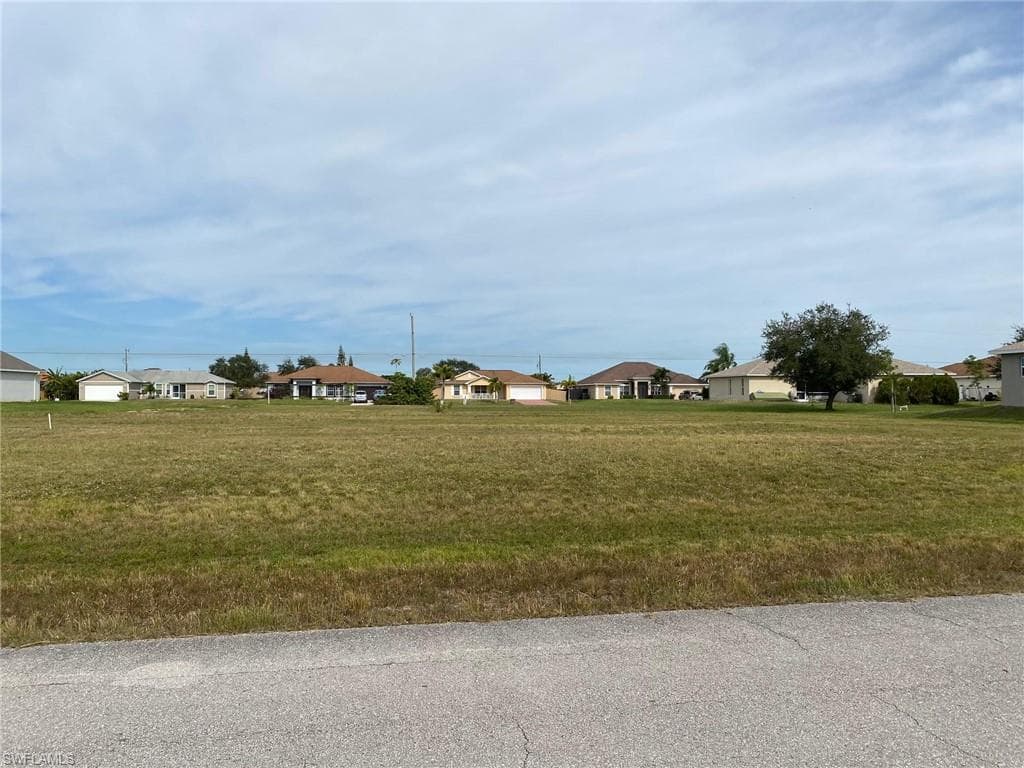 1121 NW 13th TER CAPE CORAL, FL 33993