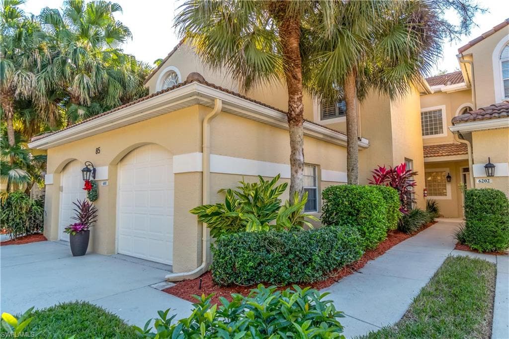 85 Silver Oaks CIR 6101 NAPLES, FL 34119