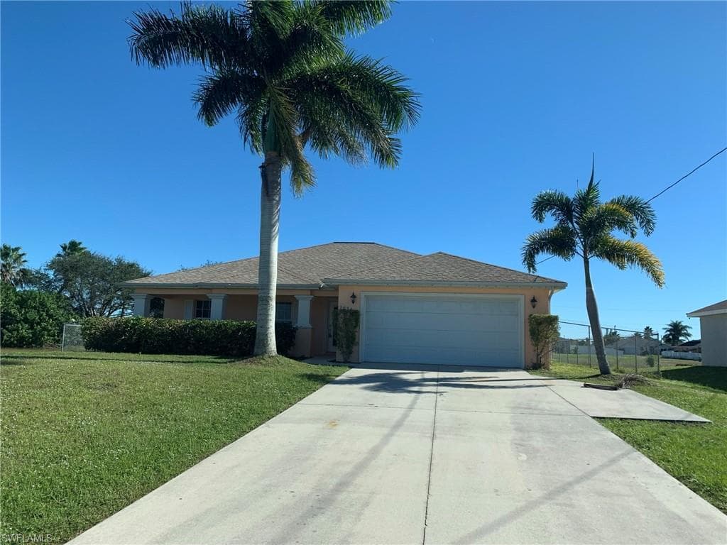 1034 N Gator CIR CAPE CORAL, FL 33909