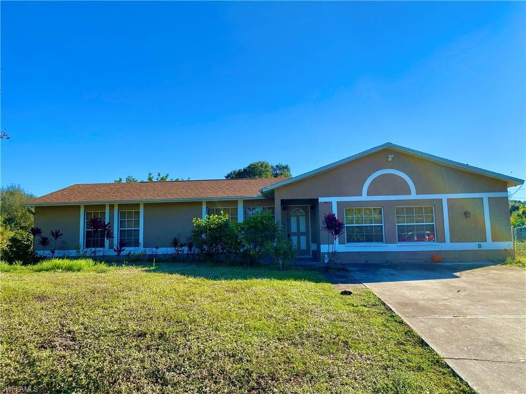 1902 Monroe AVE LEHIGH ACRES, FL 33972