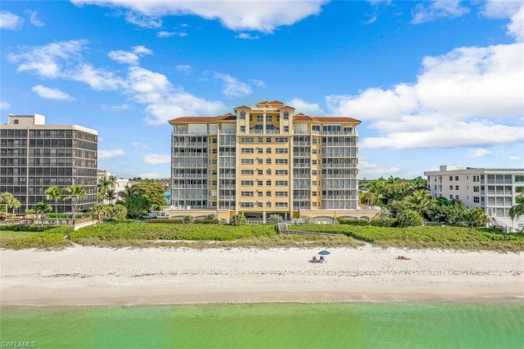 9577 Gulf Shore DR 301 NAPLES, FL 34108