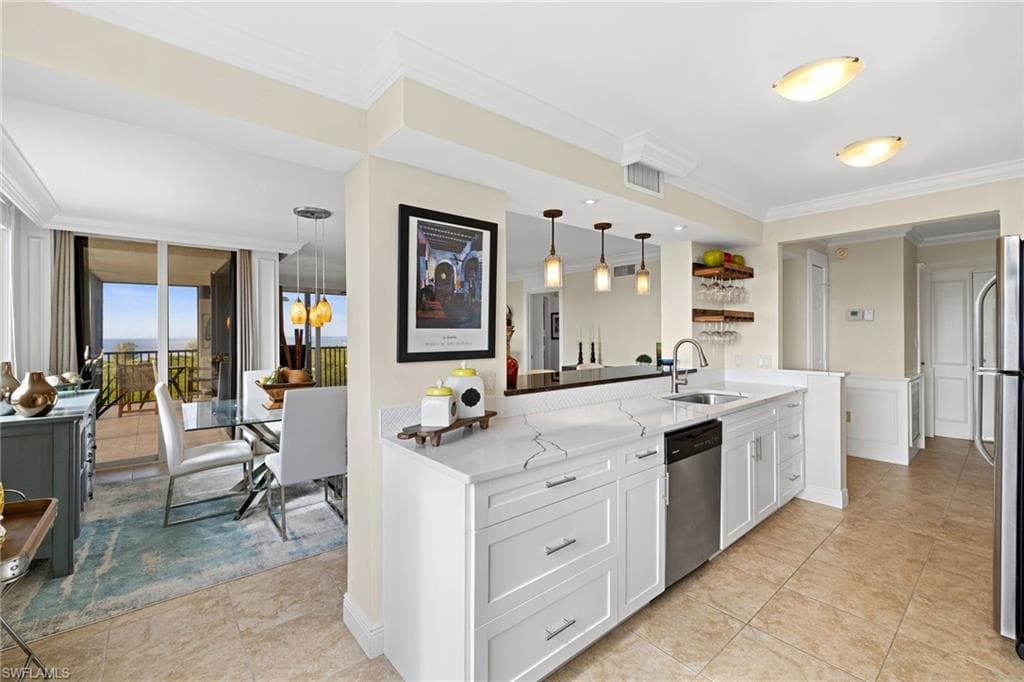 17 Bluebill AVE 1001 NAPLES, FL 34108