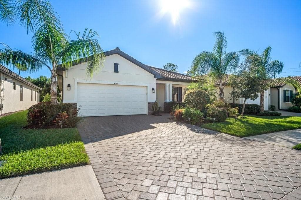 4288 Raffia Palm CIR NAPLES, FL 34119