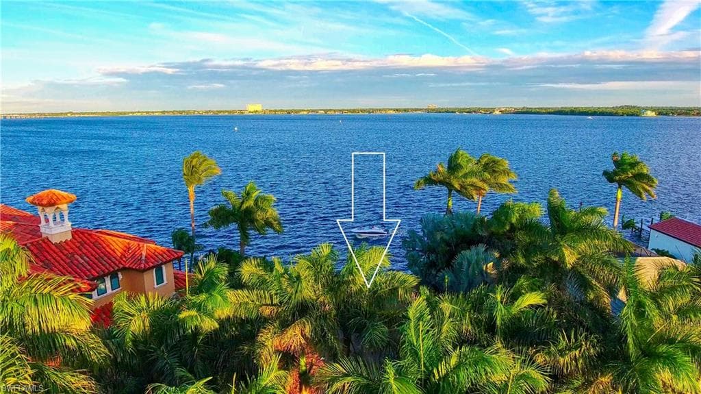 5653 Riverside DR CAPE CORAL, FL 33904