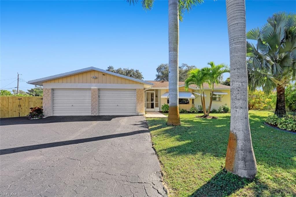 27515 Los Amigos LN BONITA SPRINGS, FL 34135