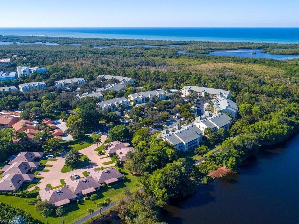 15475 Cedarwood LN 8-302 NAPLES, FL 34110