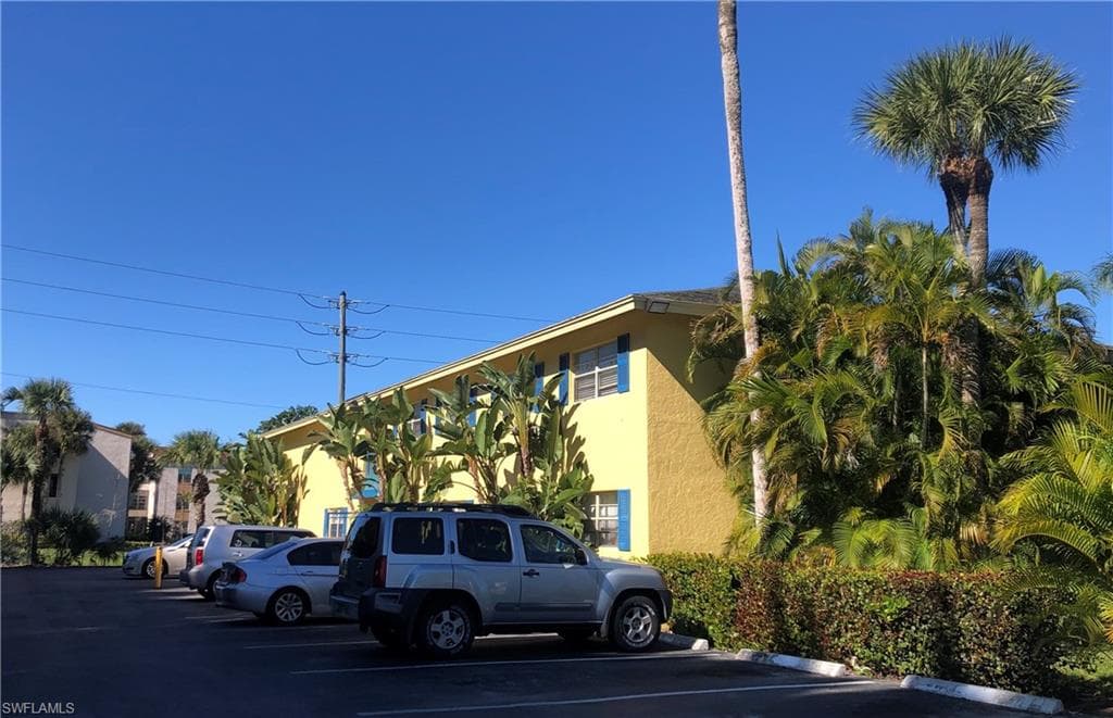 4290 Gulfstream DR 7 NAPLES, FL 34112