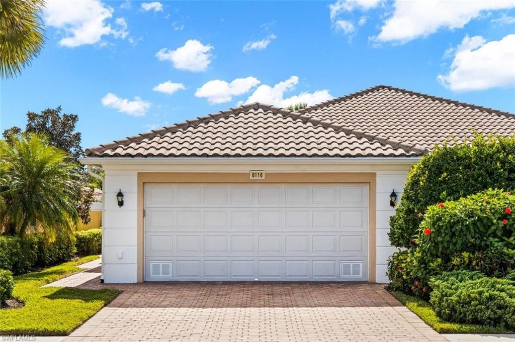 8116 Xenia LN NAPLES, FL 34114