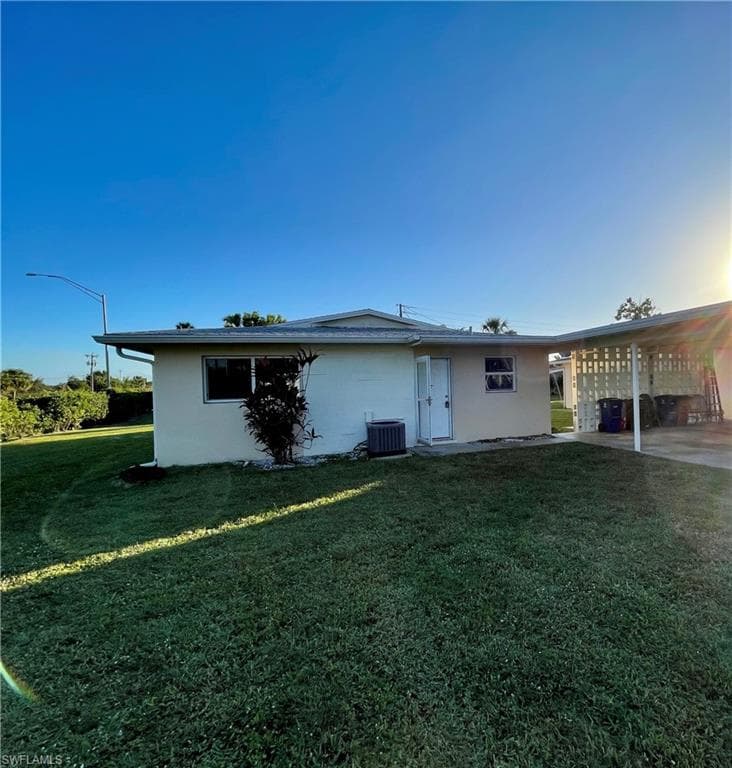 2200 Gladiola DR LEHIGH ACRES, FL 33936