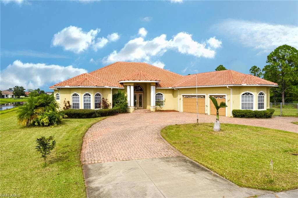 801 Acacia AVE LEHIGH ACRES, FL 33972