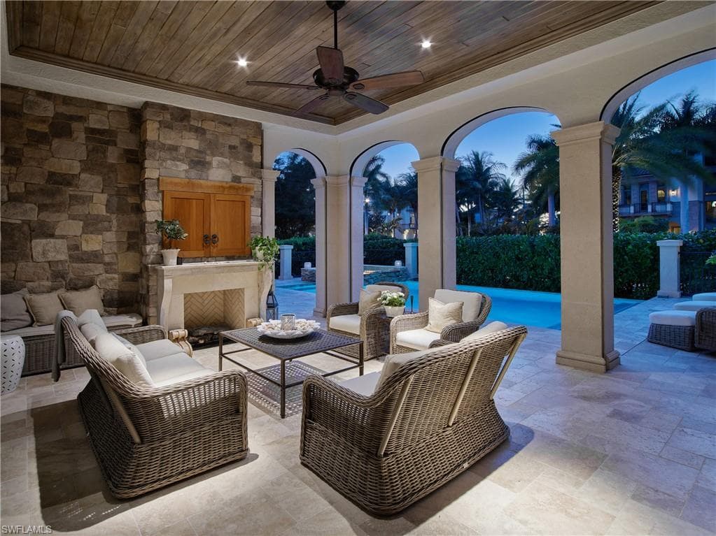 81 Gulf Shore BLVD S NAPLES, FL 34102
