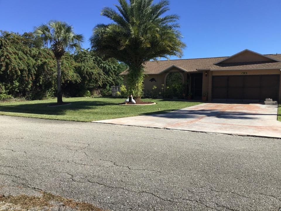 618 Eighth AVE LEHIGH ACRES, FL 33972