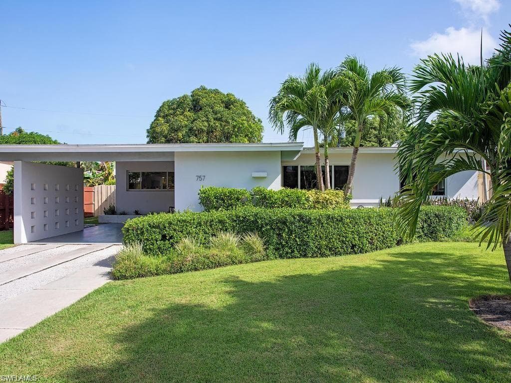 757 Broad CT S NAPLES, FL 34102